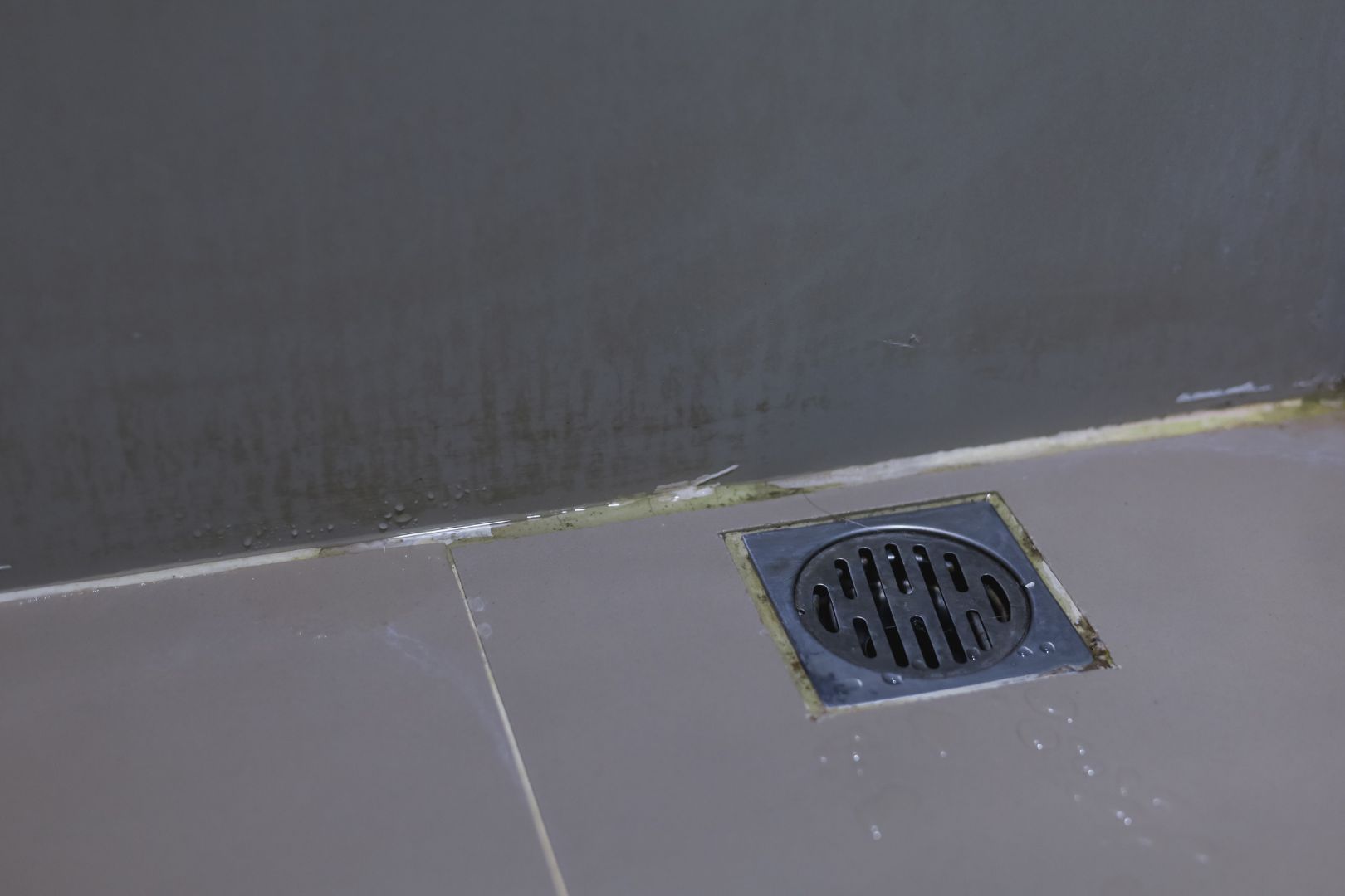 Como evitar entupimento causado por cabelo no ralo