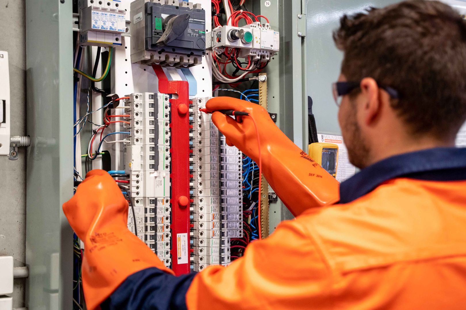 Como organizar seu quadro eletrico corretamente