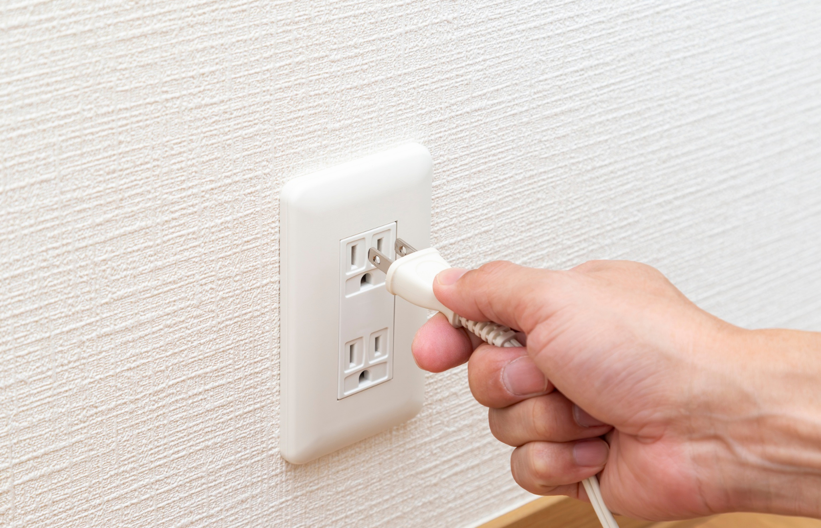 O que fazer quando a tomada nao segura o plug